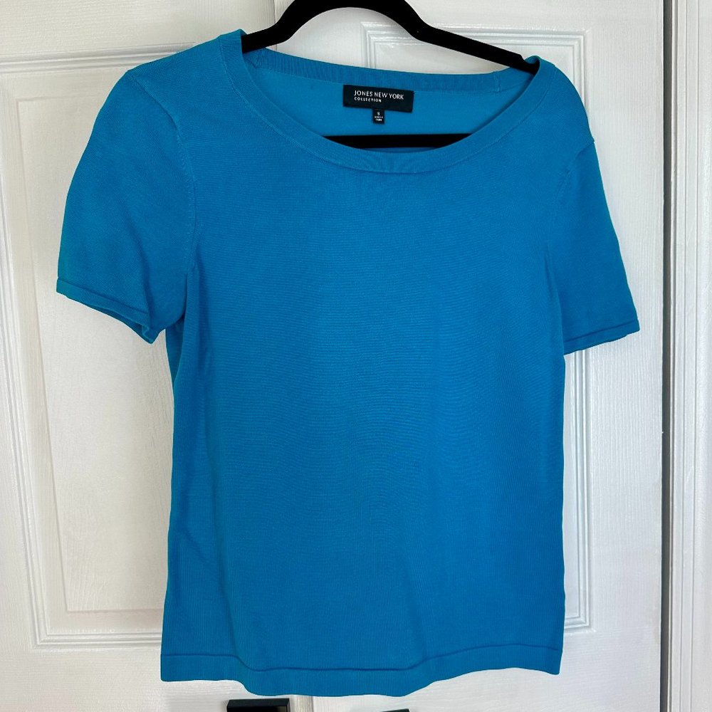 Jones New York Bright Blue Knit Blouse size 6 Short Sleeve